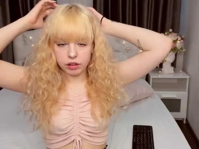 Live sex webcam photo for SamantaDouws #273011925