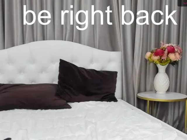 Live sex webcam photo for SamantaDouws #273054794