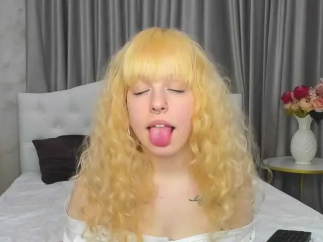 Live sex webcam photo for SamantaDouws #273066044