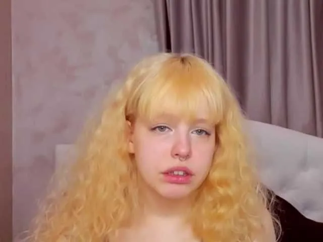Live sex webcam photo for SamantaDouws #273116327