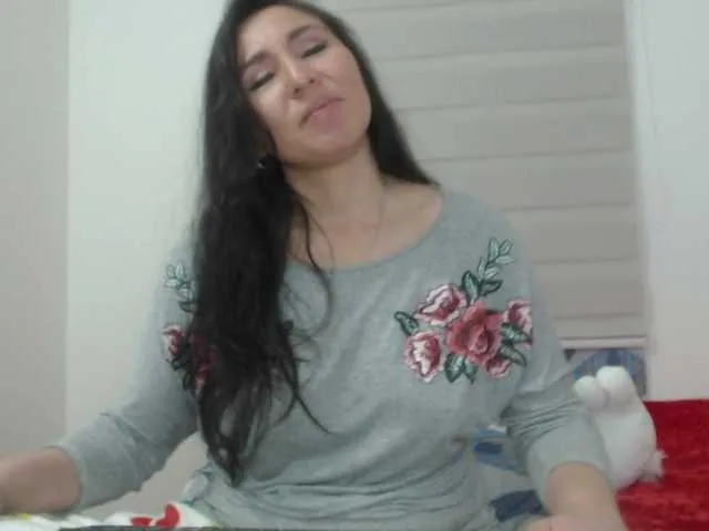 Live sex webcam photo for Samantha-tay #273607591