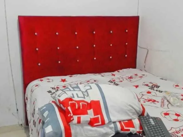 Live sex webcam photo for SamanthaCastell13 #290463774