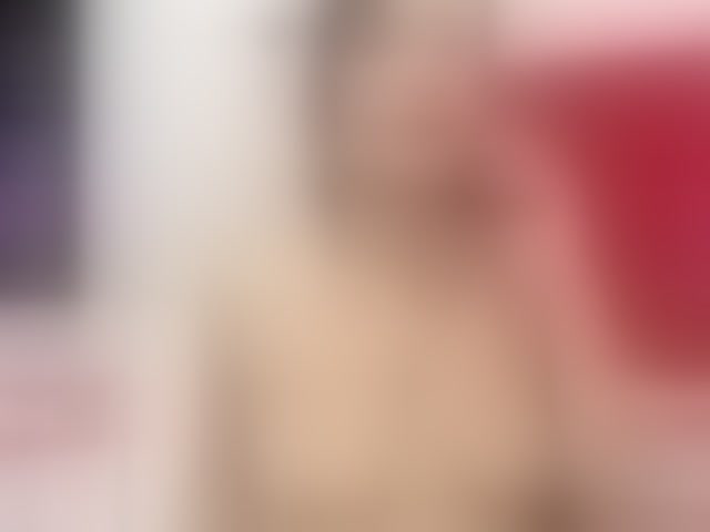 Live sex webcam photo for SamanthaCastell13 #291176144