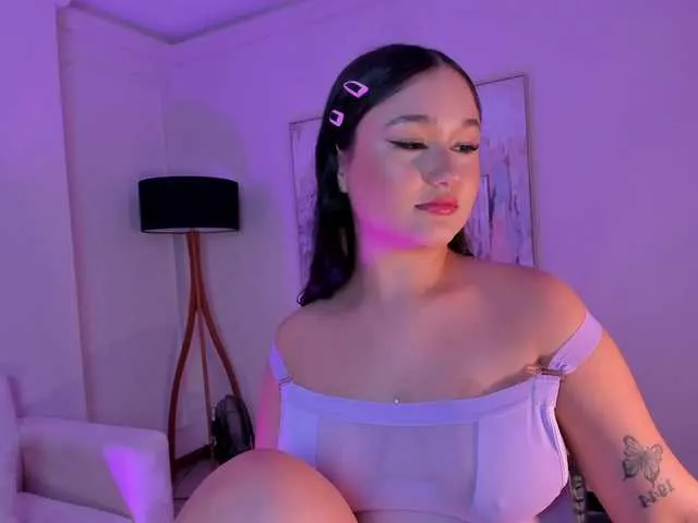 Live sex webcam photo for SamanthaConnor #277774762
