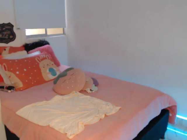 Live sex webcam photo for SamanthaHot24 #272842977