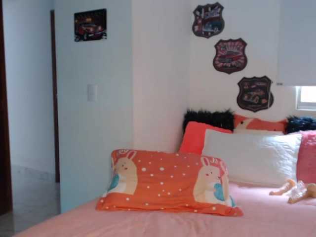 Live sex webcam photo for SamanthaHot24 #272923851