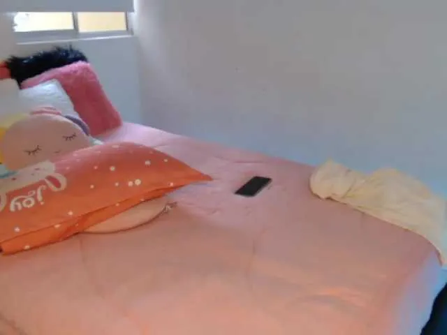 Live sex webcam photo for SamanthaHot24 #273088183