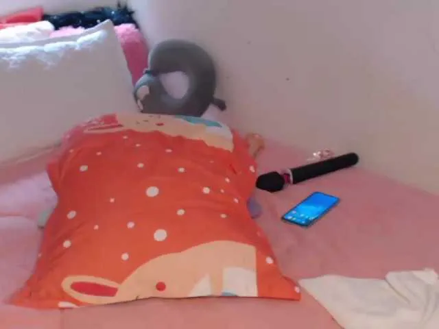 Live sex webcam photo for SamanthaHot24 #273263272