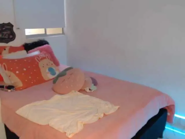 Live sex webcam photo for SamanthaHot24 #273498387