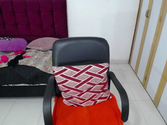 Live sex webcam photo for Samantta-Jone #271875554