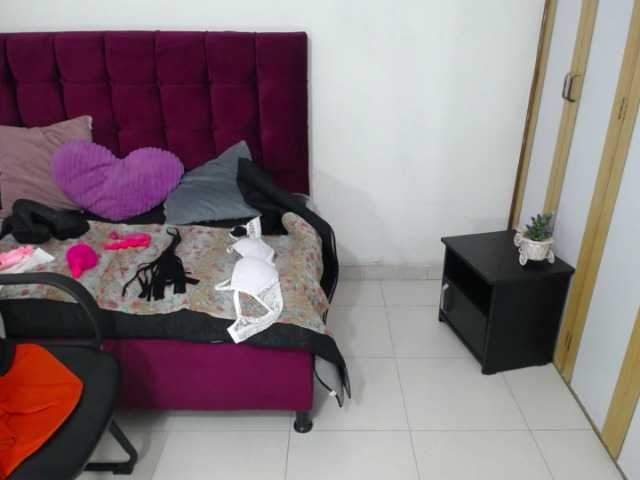 Live sex webcam photo for Samantta-Jone #271969142