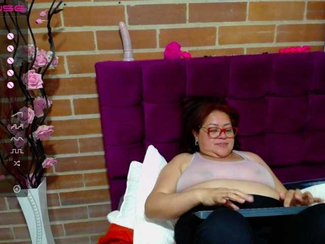 Live sex webcam photo for Samantta-Jone #273122775