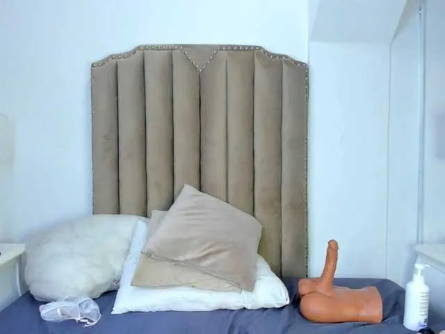 Live sex webcam photo for Samara-velez1 #276897128