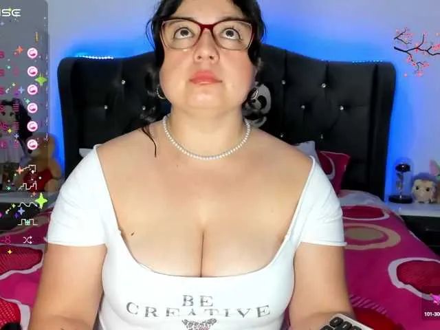 Live sex webcam photo for Samay11 #277740326