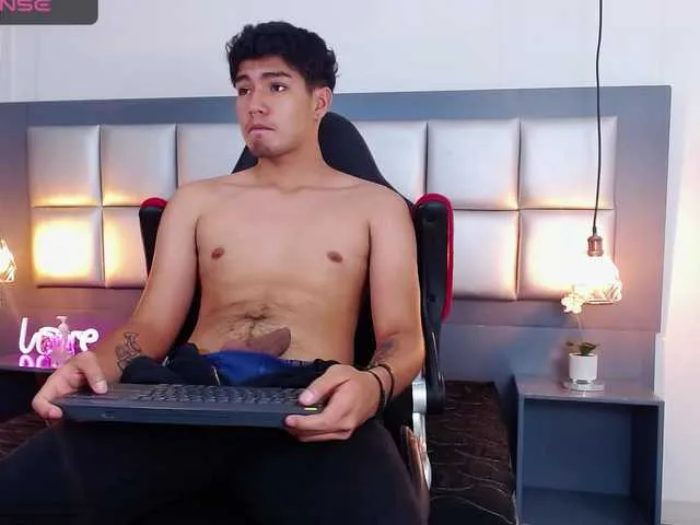 Live sex webcam photo for Samblinding #276173276