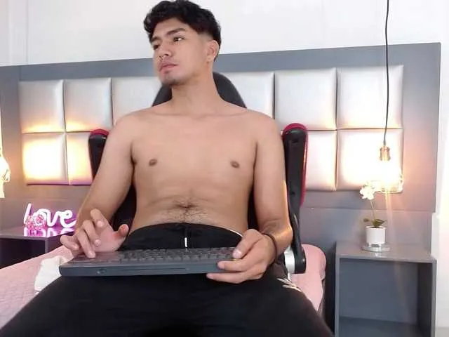 Live sex webcam photo for Samblinding #276209497