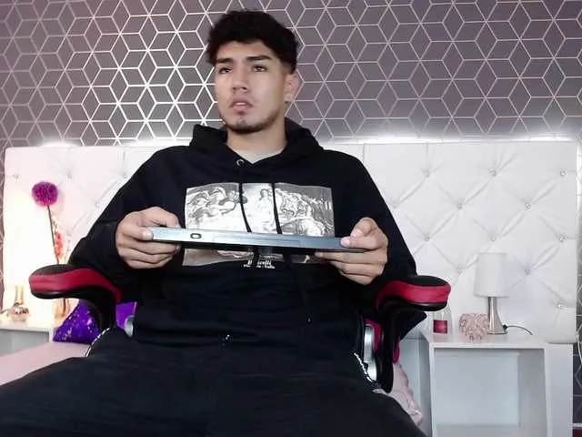 Live sex webcam photo for Samblinding #276253837