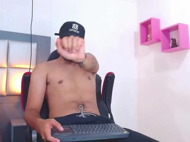 Live sex webcam photo for Samblinding #276317576