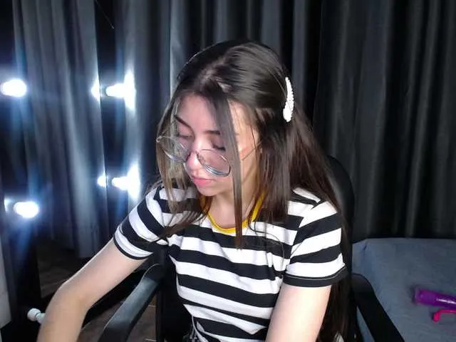 Live sex webcam photo for Samii-Evans #272916117