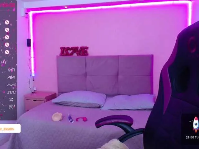 Live sex webcam photo for Samii-Evans #274317310