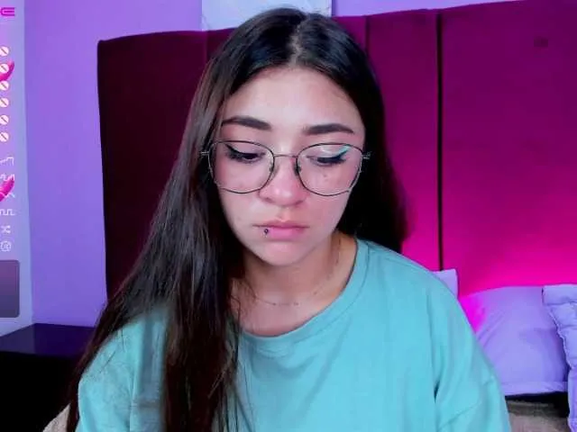 Live sex webcam photo for Samii-Evans #275452150