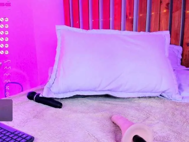 Live sex webcam photo for Samii-Evans #275694802