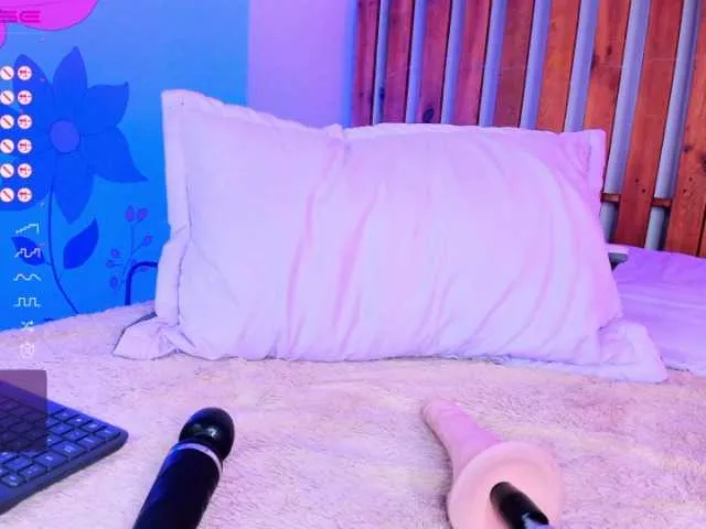 Live sex webcam photo for Samii-Evans #275702391