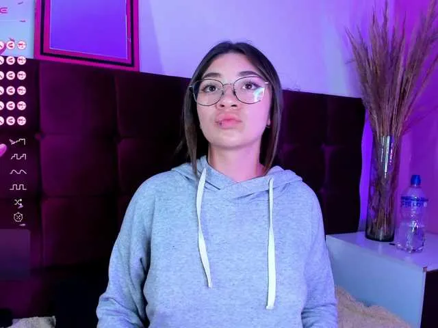 Live sex webcam photo for Samii-Evans #276315139