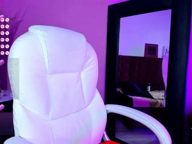 Live sex webcam photo for Samii-Evans #276379777
