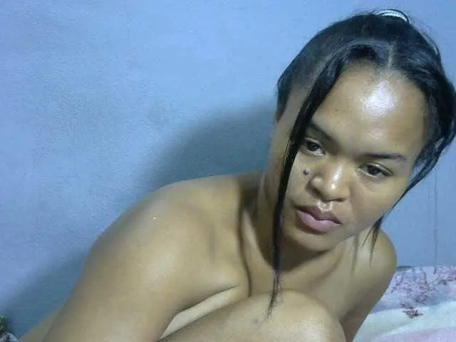 Live sex webcam photo for Saminahh #277259055