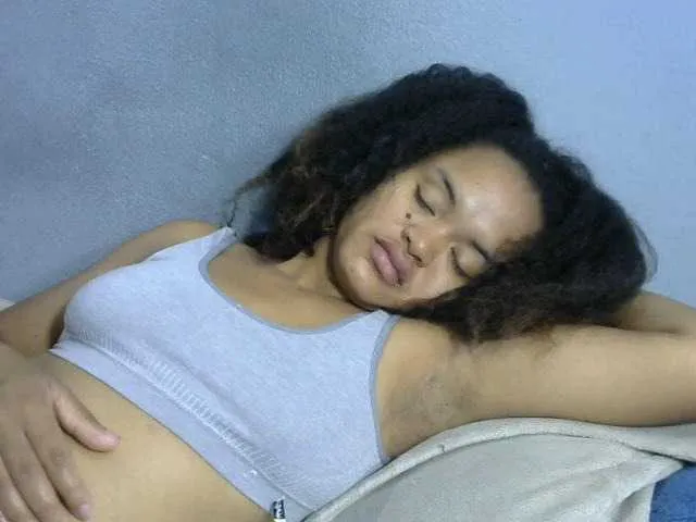 Live sex webcam photo for Saminahh #277442115