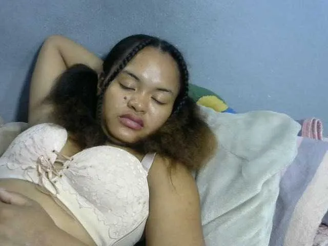 Live sex webcam photo for Saminahh #277461650