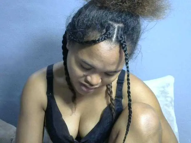 Live sex webcam photo for Saminahh #277470217