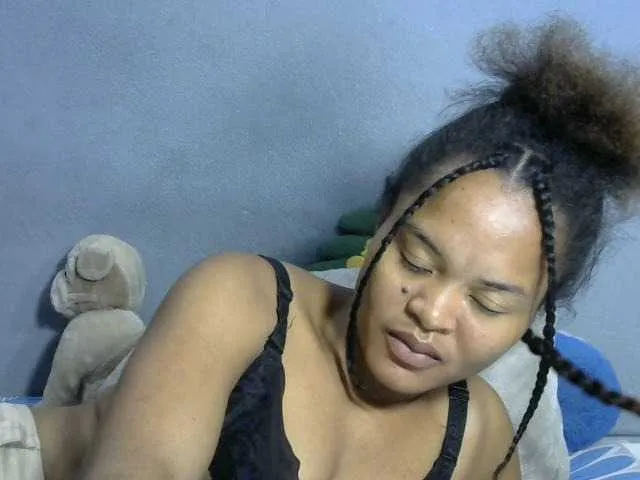 Live sex webcam photo for Saminahh #277472833
