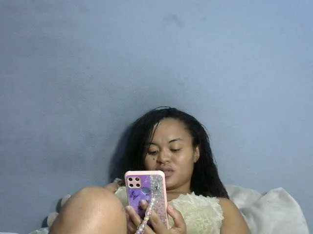 Live sex webcam photo for Saminahh #277482877