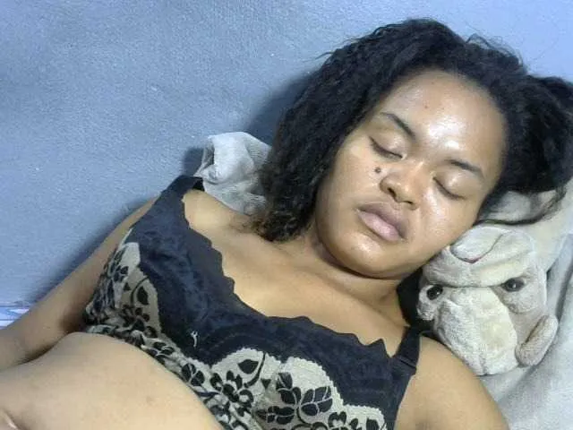 Live sex webcam photo for Saminahh #277492606