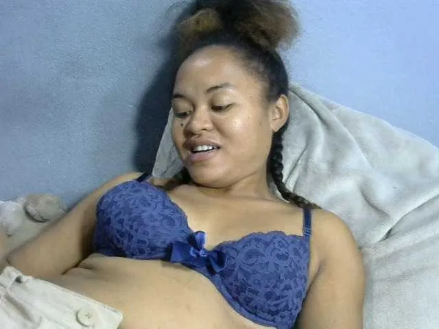 Live sex webcam photo for Saminahh #277495252