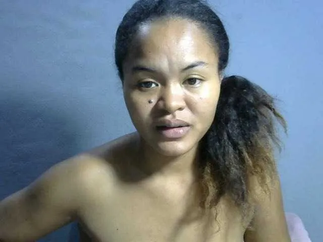 Live sex webcam photo for Saminahh #277522351