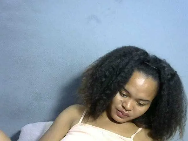 Live sex webcam photo for Saminahh #277549813