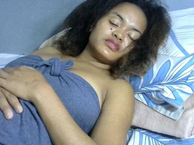 Live sex webcam photo for Saminahh #277555303