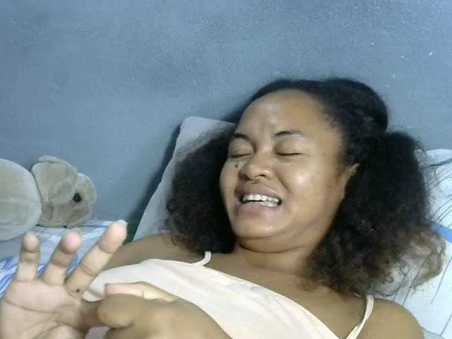 Live sex webcam photo for Saminahh #277558698