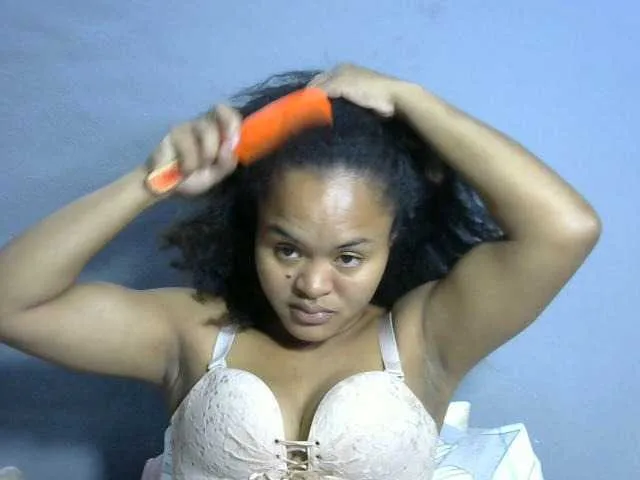 Live sex webcam photo for Saminahh #277563355