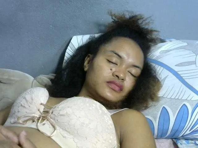 Live sex webcam photo for Saminahh #277565528
