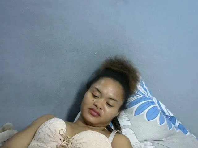 Live sex webcam photo for Saminahh #277572105