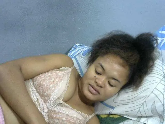 Live sex webcam photo for Saminahh #277650946