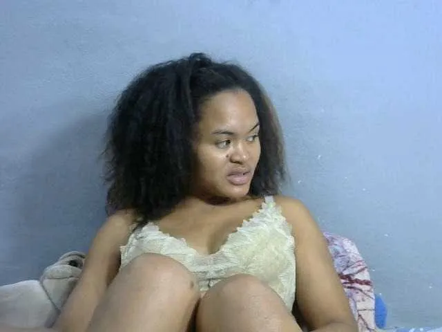Live sex webcam photo for Saminahh #277673783