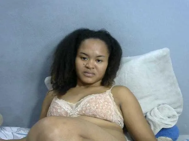 Live sex webcam photo for Saminahh #277679733