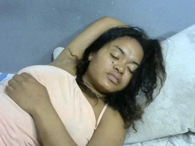 Live sex webcam photo for Saminahh #277710432