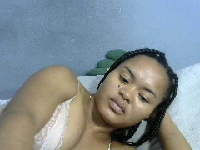 Live sex webcam photo for Saminahh #277726428