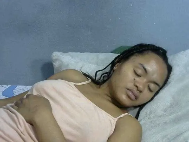 Live sex webcam photo for Saminahh #277729255